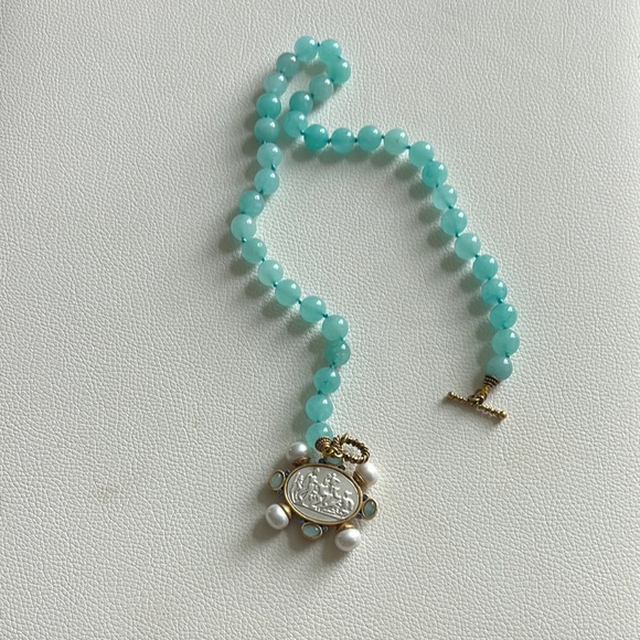 Elegant jade Turquoise Beaded Necklace with Gold Accents - Picture 7 of 9